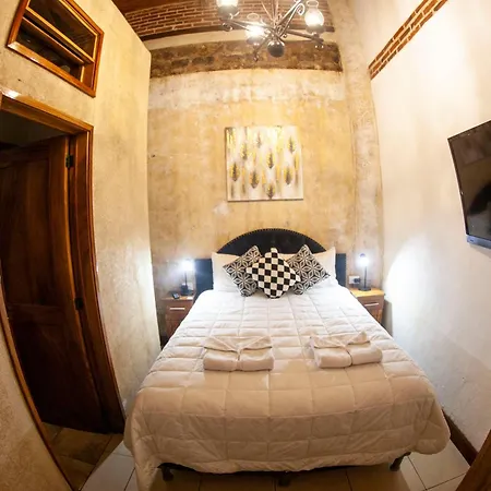 Hot Chipilin Hostel Antigua Exterior photo